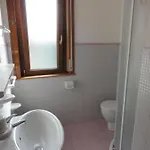 Bright Flat Close To The Sea 아파트